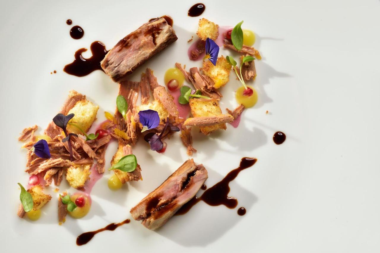 Swiss Diamond Hotel & Spa Morcote Exterior foto A duck dish