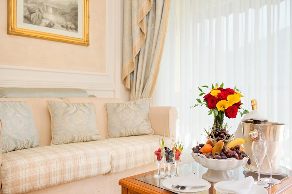 Swiss Diamond Hotel & Spa Morcote Exterior foto A suite at the Grand Hotel